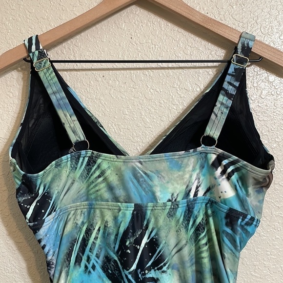 SWIMSUIT for All tropical leaf print - Picture 3 of 10